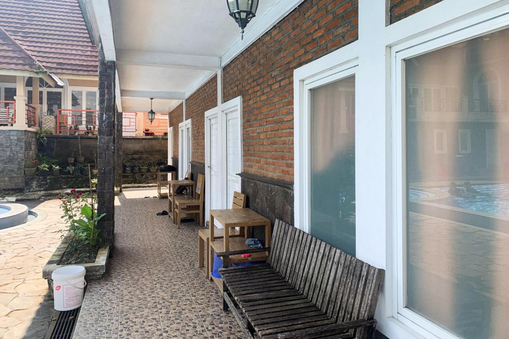 Urbanview Hotel Villa Q Gisting Bandjarnegeri Екстер'єр фото