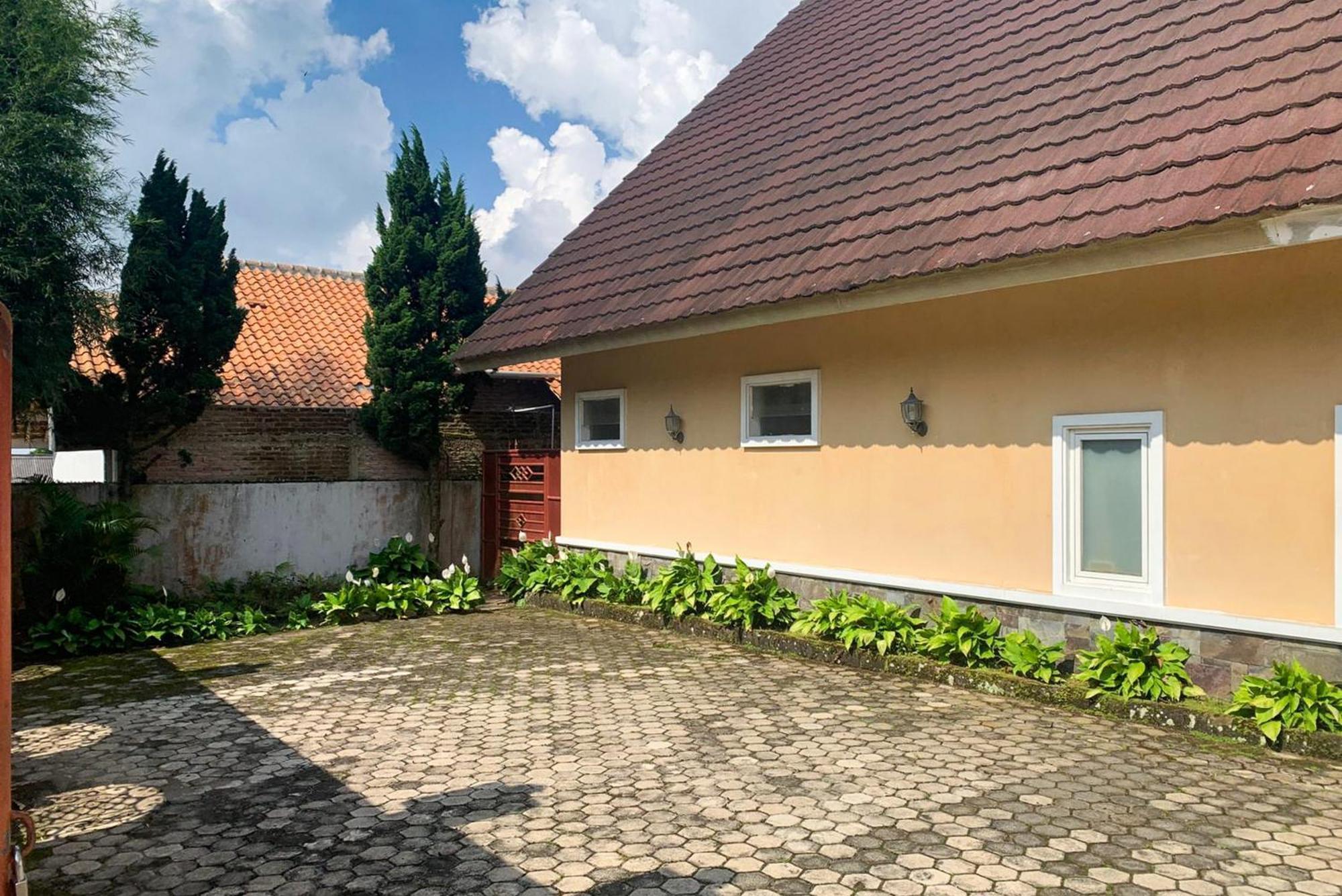 Urbanview Hotel Villa Q Gisting Bandjarnegeri Екстер'єр фото