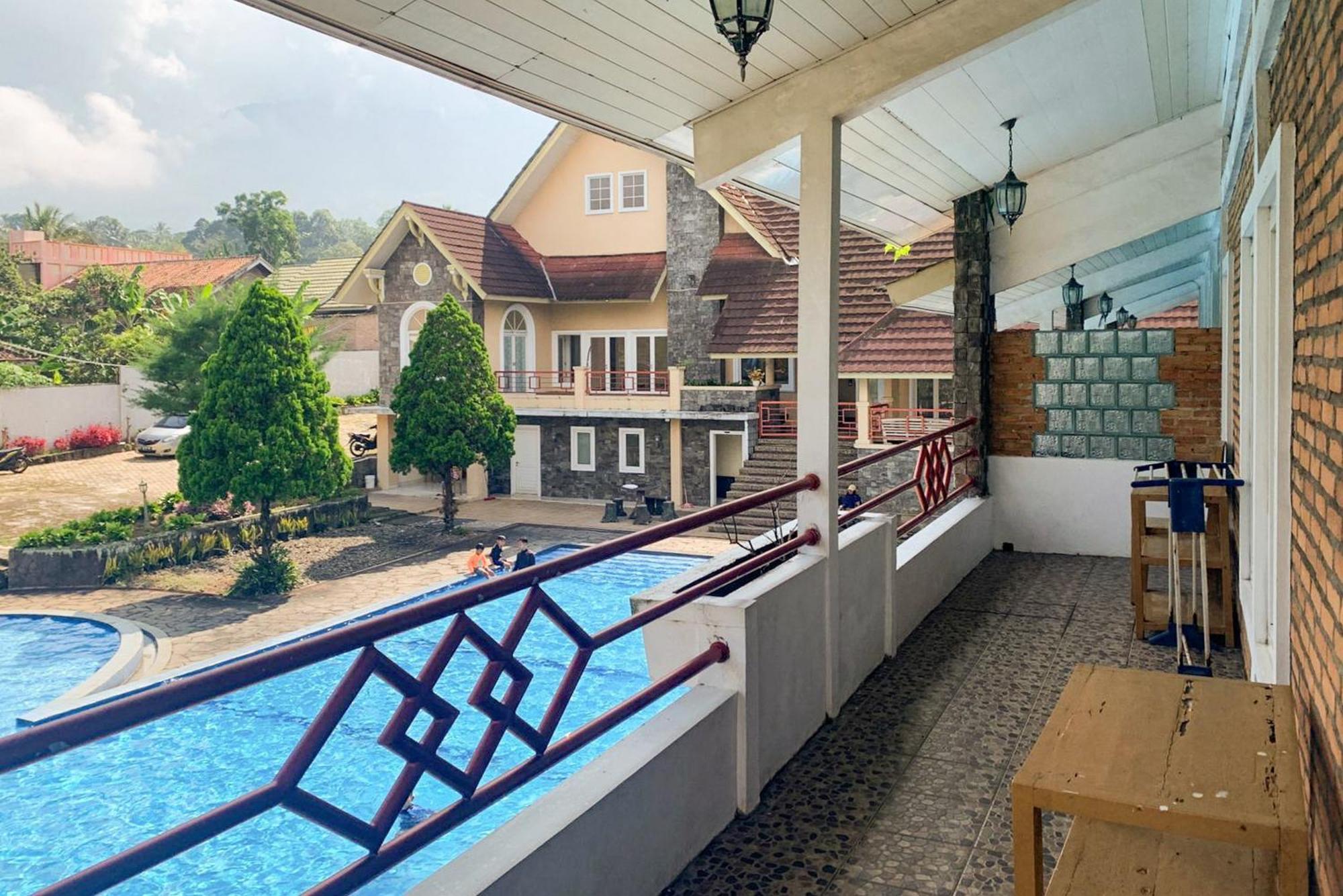 Urbanview Hotel Villa Q Gisting Bandjarnegeri Екстер'єр фото