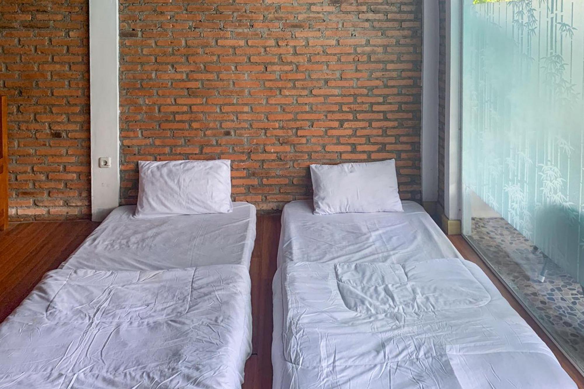 Urbanview Hotel Villa Q Gisting Bandjarnegeri Екстер'єр фото