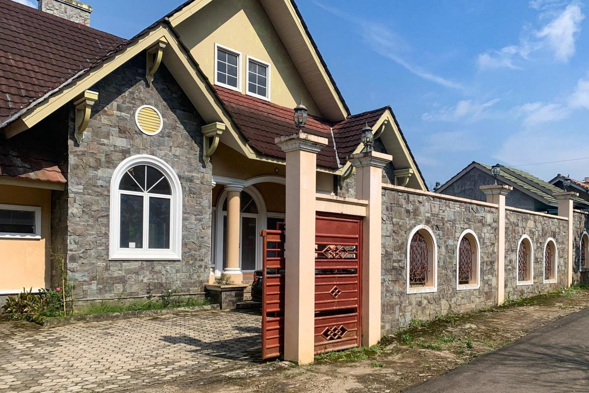 Urbanview Hotel Villa Q Gisting Bandjarnegeri Екстер'єр фото
