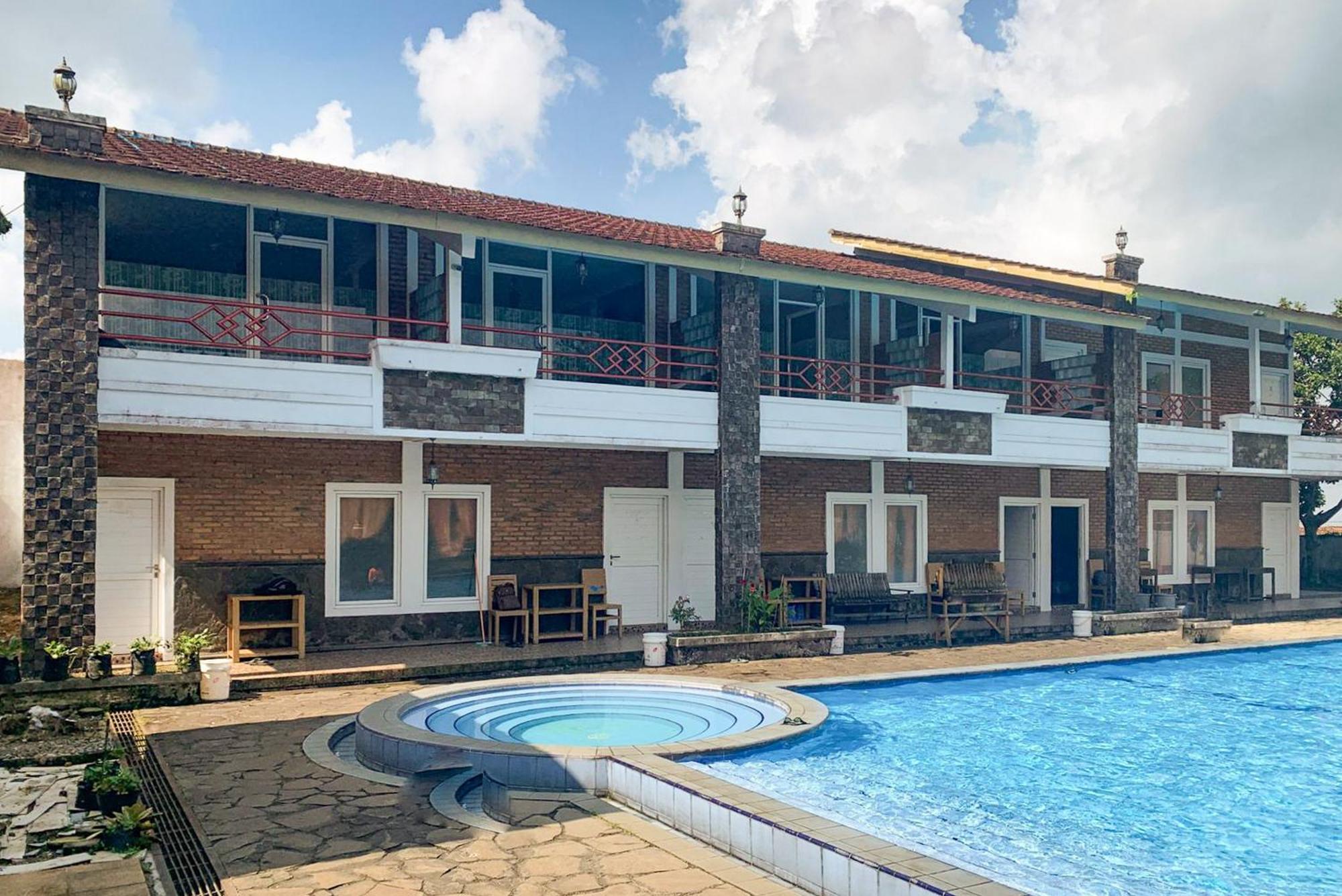 Urbanview Hotel Villa Q Gisting Bandjarnegeri Екстер'єр фото