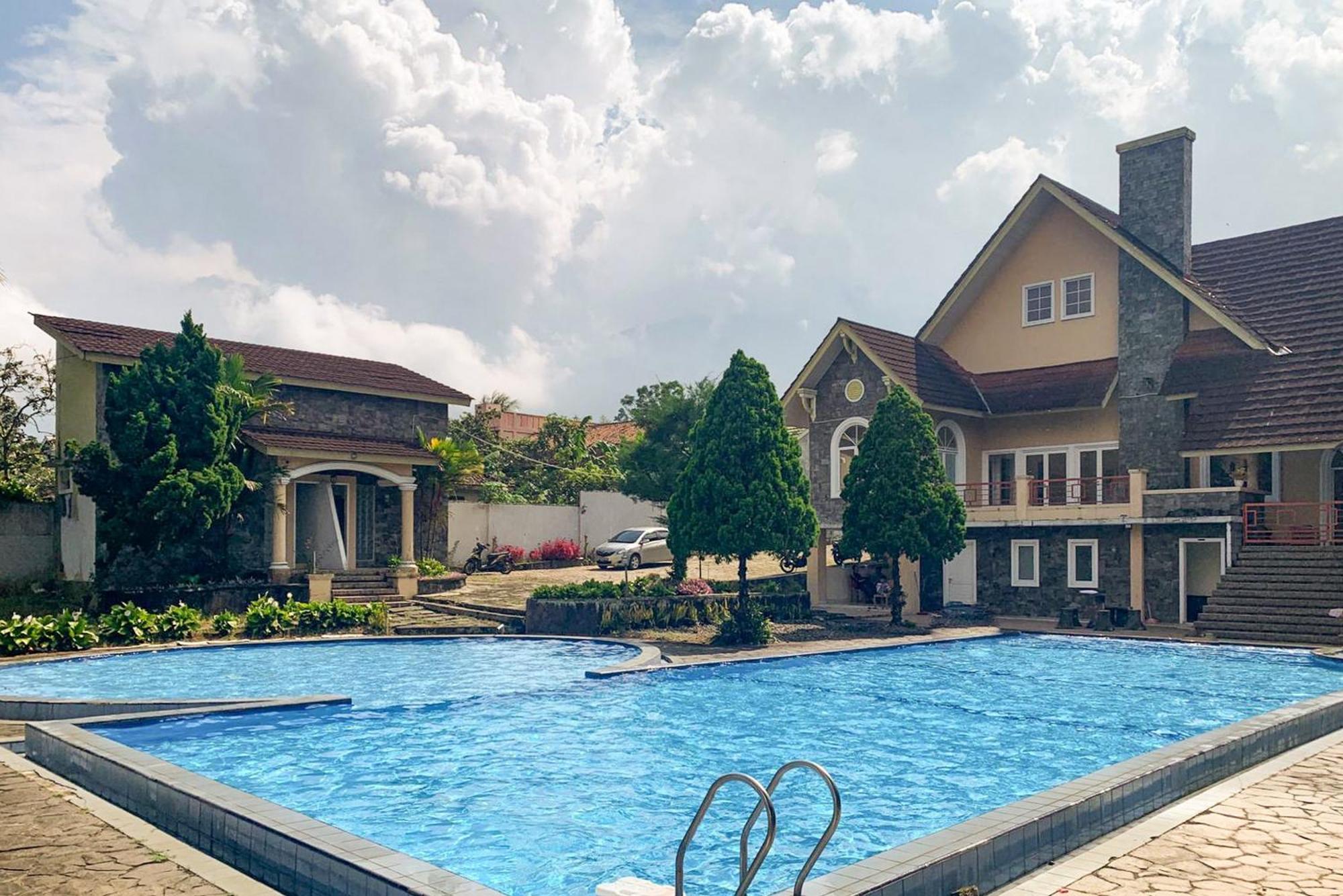 Urbanview Hotel Villa Q Gisting Bandjarnegeri Екстер'єр фото